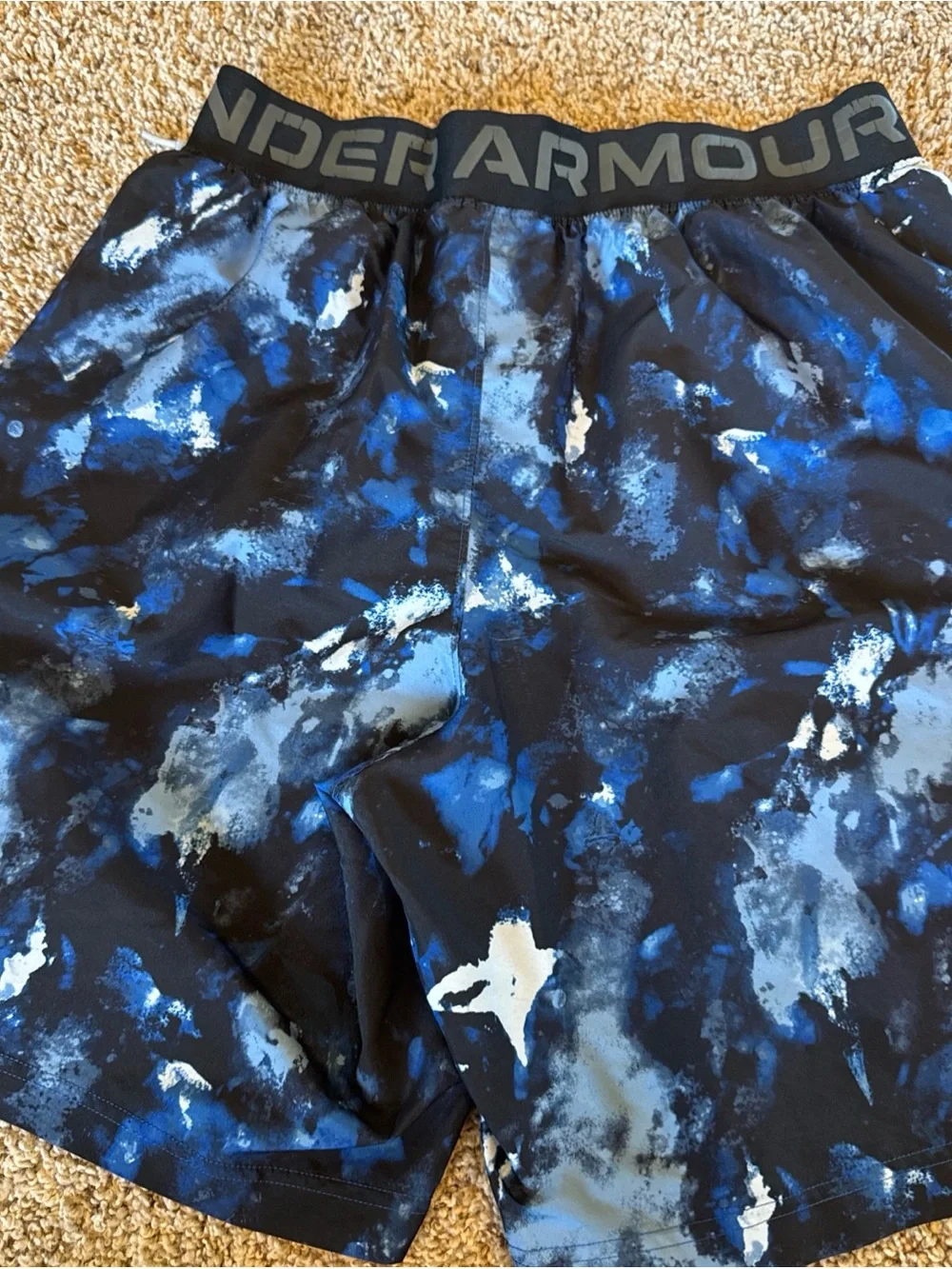Mens Under Armour Blue Black Printed shorts size Small